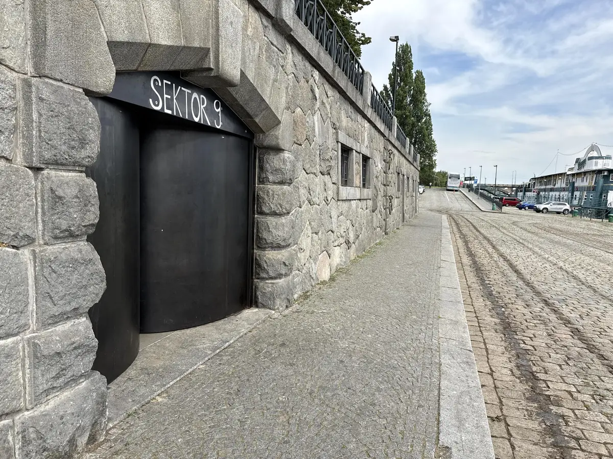 SEKTOR 9